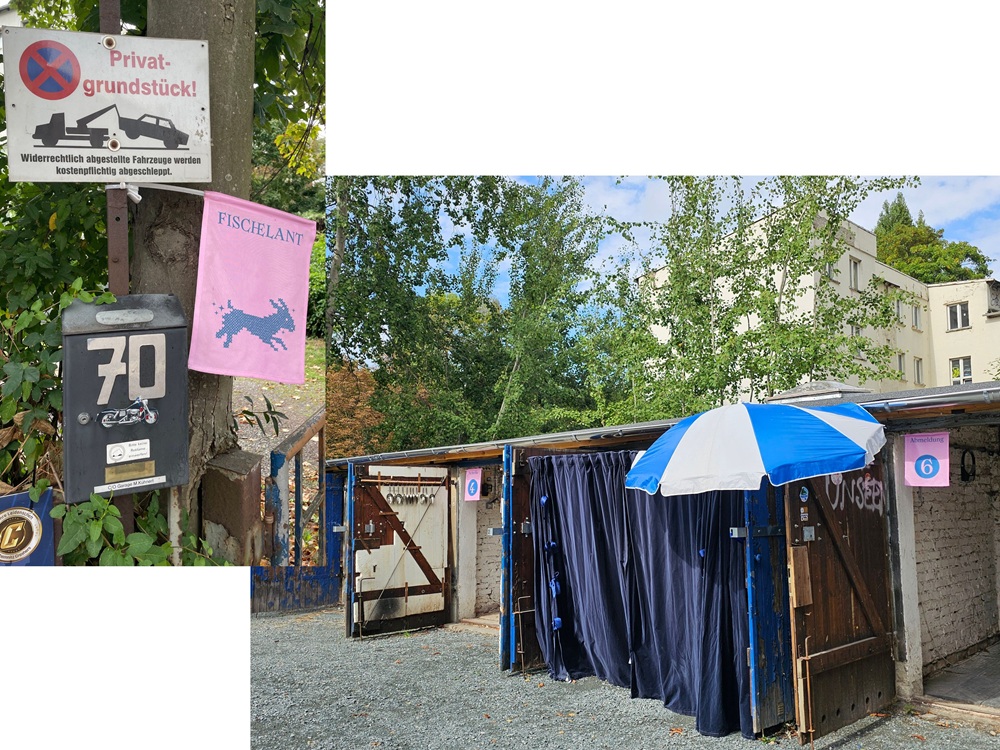 Collage aus zwei Bildern: Links ein Pfeiler mit allen möglichen Wegweisern. Einer davon weist auf rosa Grund zum "Fischelant". Rechts ein Bild der Garagen mit Sonnenschirm im Vordergrund.